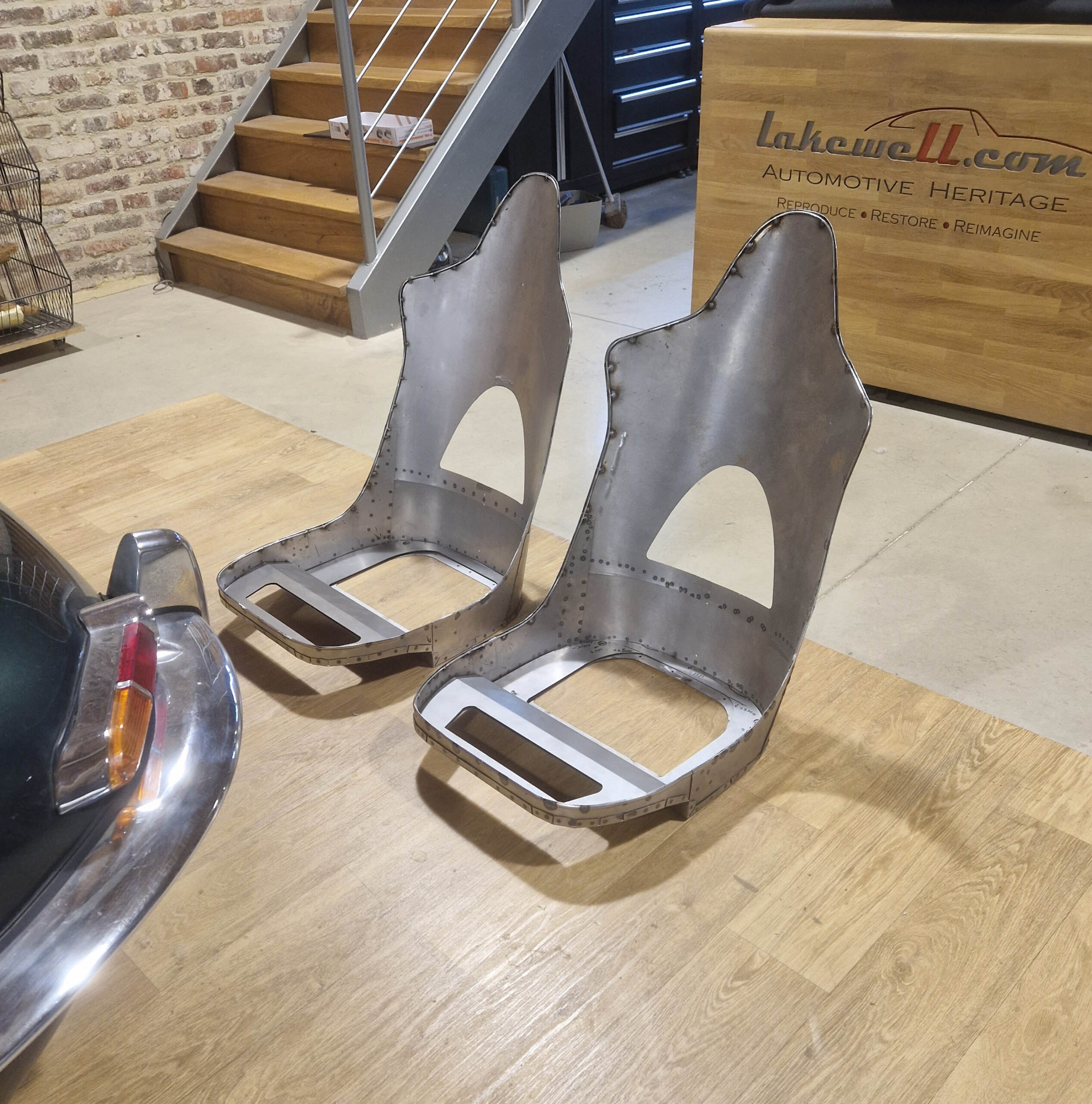 a.flat ヘッドレスト Custom 'Highback' Bucket Seat for Jaguar XKE 3.8 - Lakewell