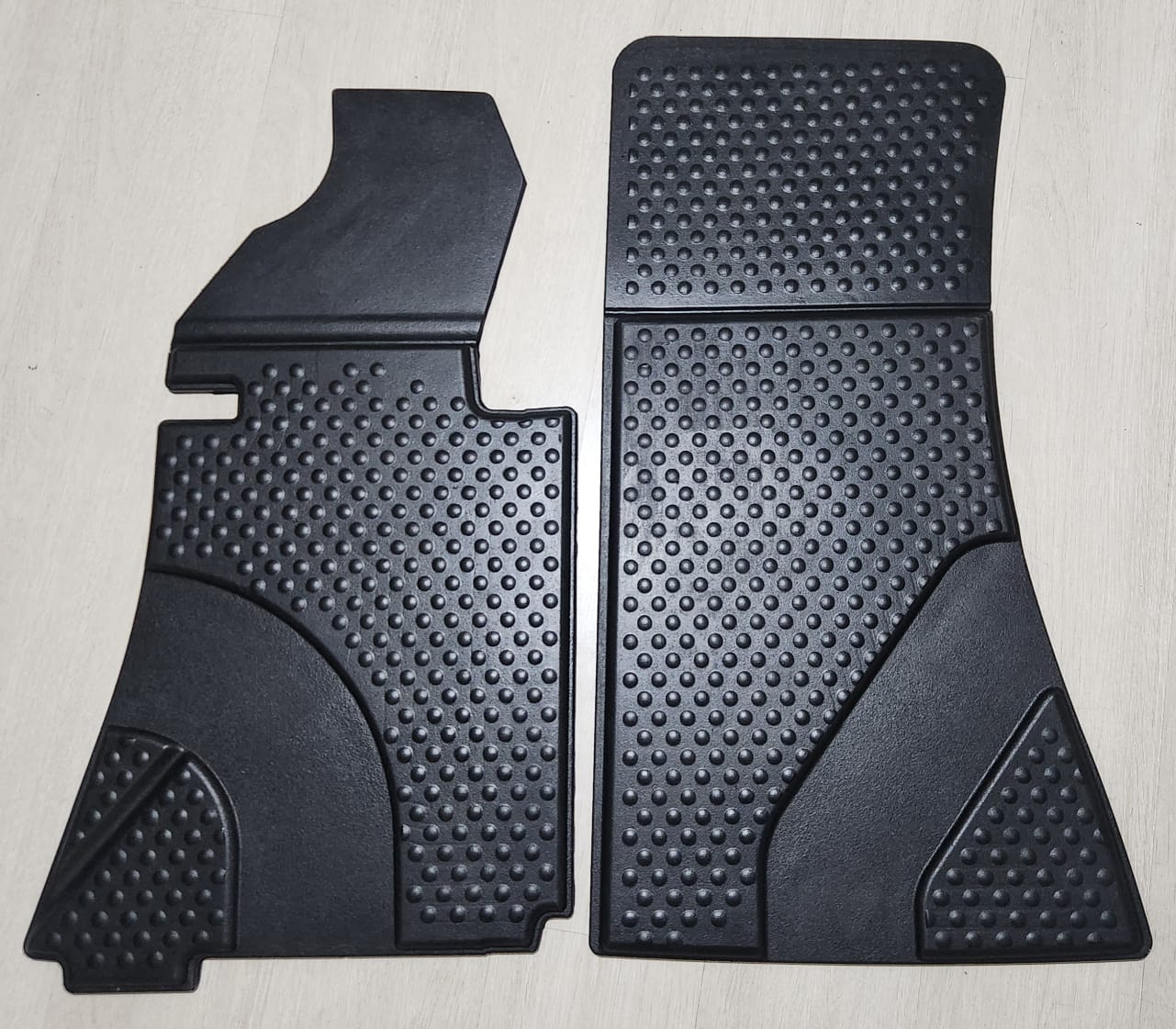 Floor carpet backing in molded foam rubber Mercedes 280/350/450 SL (R107) ’80-’85
